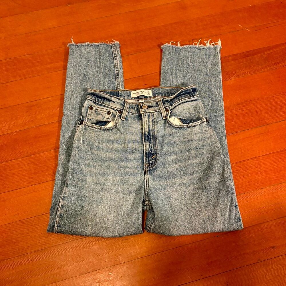 Abercrombie & Fitch 90's Straight Leg High Rise Jeans 25"